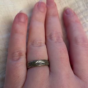 18k gold plated silver tone ring size 5.5